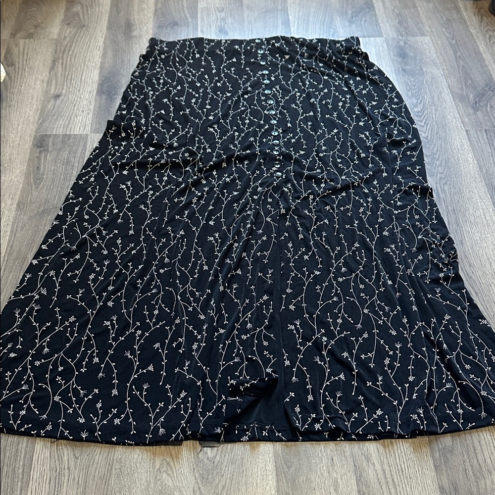 Briggs New York Black A-Line Skirt with White Floral Pattern